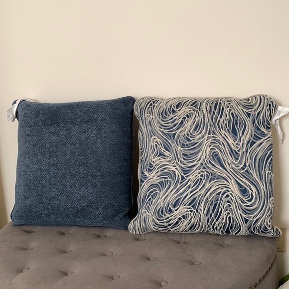Bundle of 2 Brand new chenille/embroidery pillows